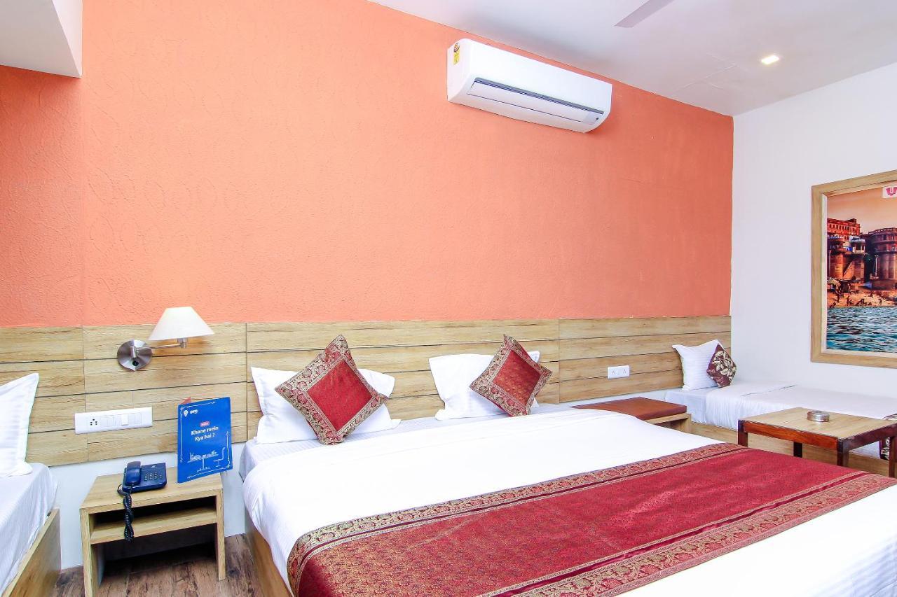Hotel R B International Варанаси Екстериор снимка