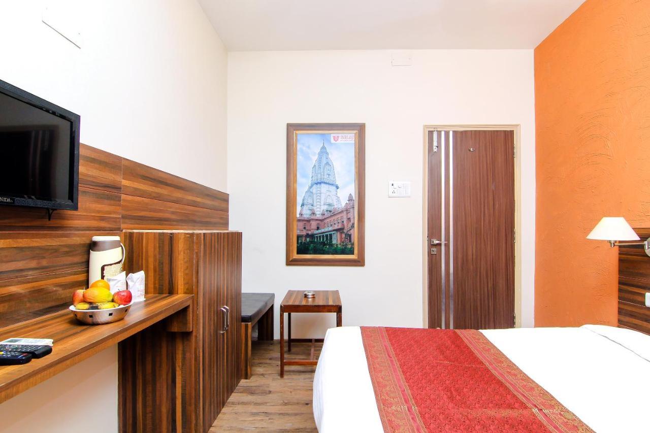 Hotel R B International Варанаси Екстериор снимка